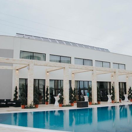 Pik Elegance Hotel Ploiesti Exterior photo