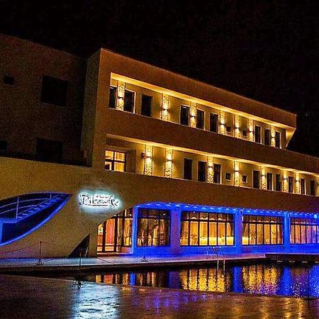 Pik Elegance Hotel Ploiesti Exterior photo