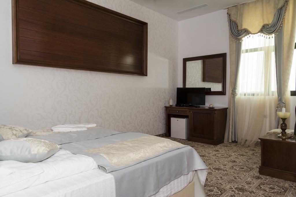 Pik Elegance Hotel Ploiesti Room photo