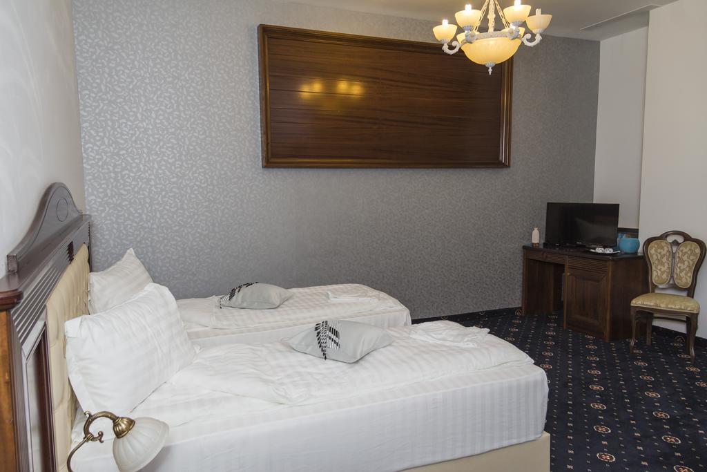 Pik Elegance Hotel Ploiesti Room photo
