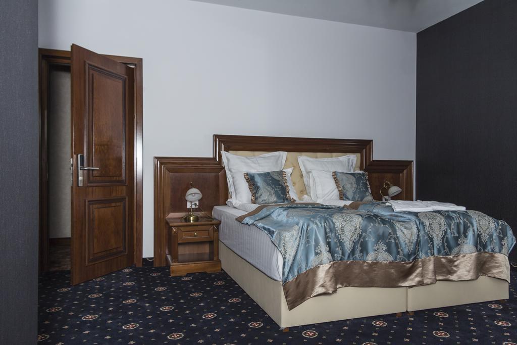 Pik Elegance Hotel Ploiesti Room photo