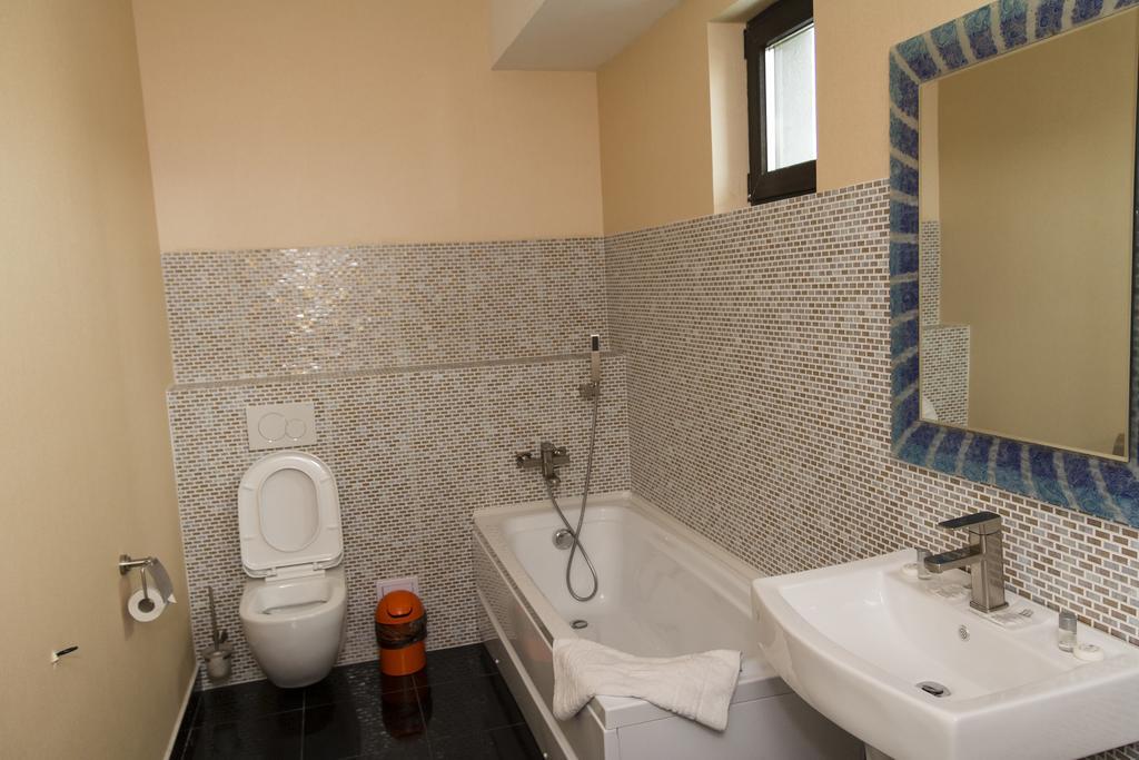 Pik Elegance Hotel Ploiesti Room photo