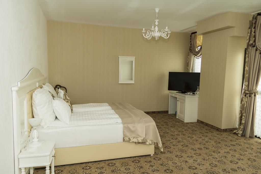 Pik Elegance Hotel Ploiesti Room photo
