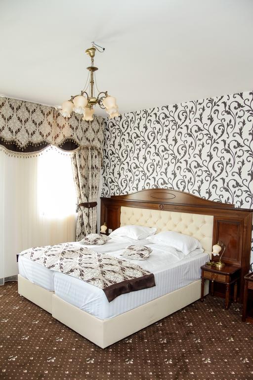 Pik Elegance Hotel Ploiesti Room photo