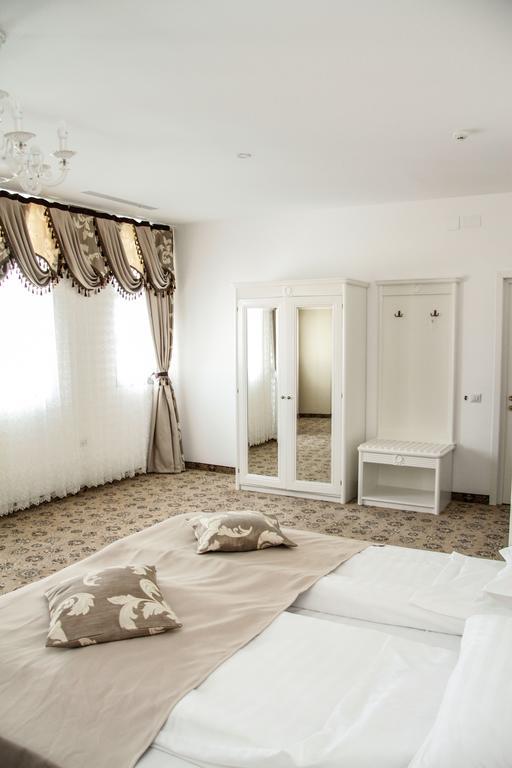 Pik Elegance Hotel Ploiesti Room photo