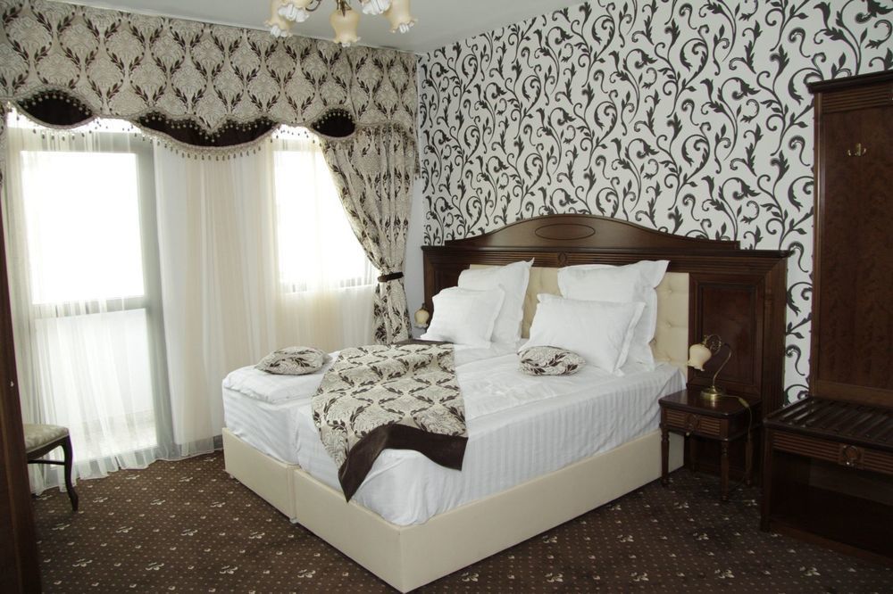 Pik Elegance Hotel Ploiesti Exterior photo