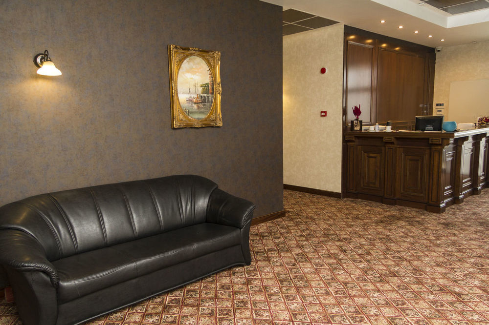 Pik Elegance Hotel Ploiesti Exterior photo