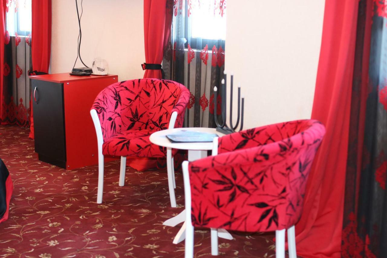 Pik Elegance Hotel Ploiesti Exterior photo