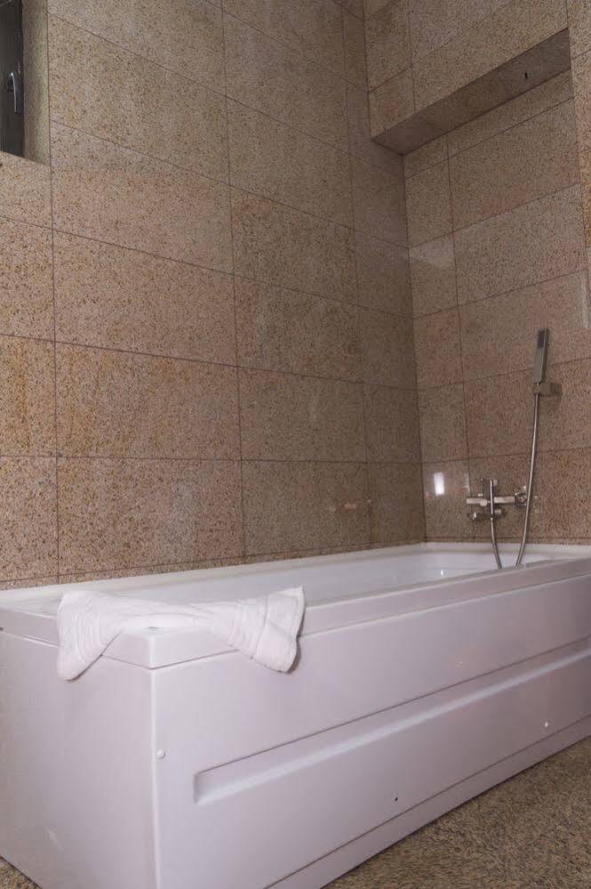 Pik Elegance Hotel Ploiesti Exterior photo